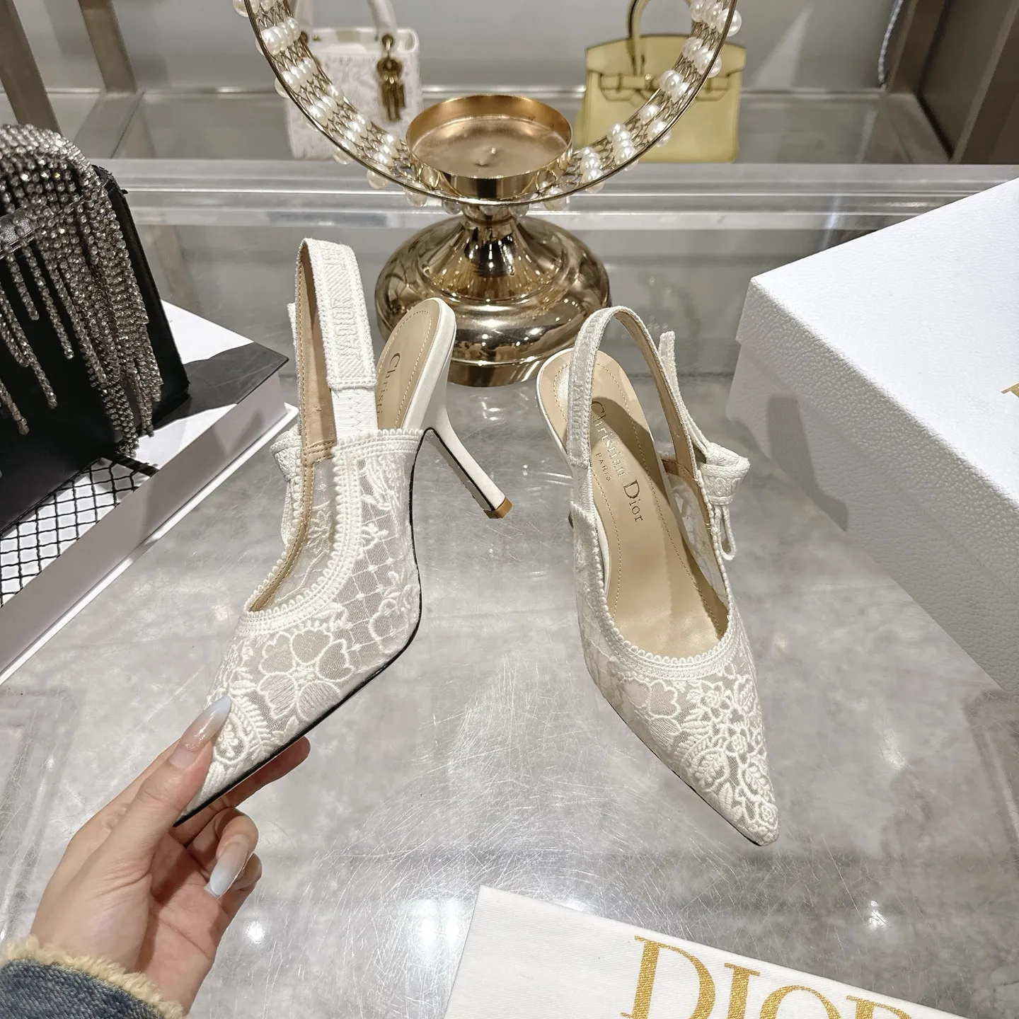 出厂300💰🎆 Dior 迪奥 2026春夏走秀新款bling...bling...水晶鞋 Capture系列高跟女鞋 明星同款凉鞋 市面顶级高端版本 独家发售 材质:原版定制特殊材料+水染羊皮垫脚+原版开模五金扣+意大利真皮大底 跟高:4.5cm 8.5cm size:34-41 (40 .41)定做