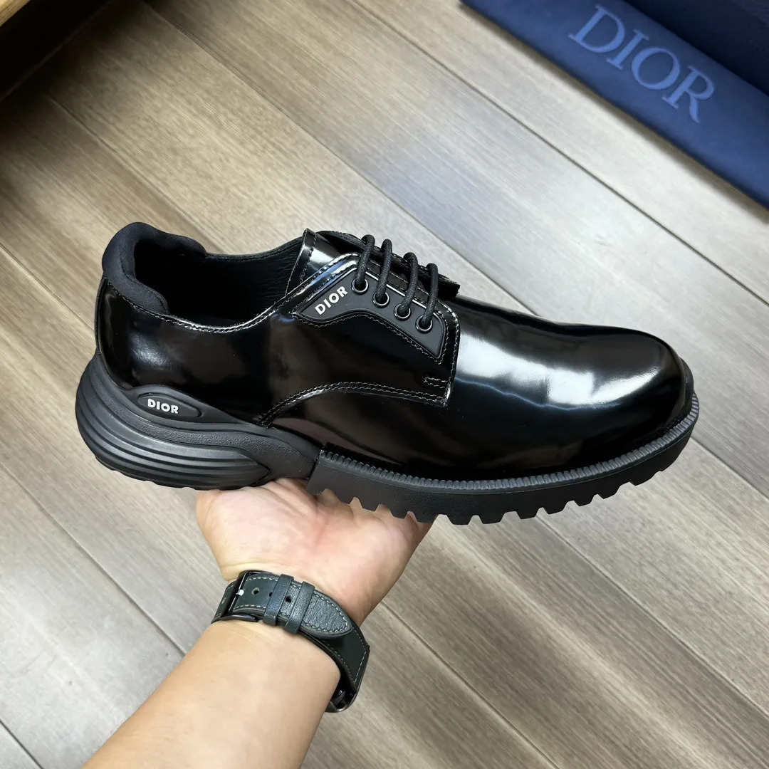 【Dior】迪奥 P450💰 -高端品质 原单 -鞋面:🔝开边珠小牛皮、车缝品牌塑胶鞋耳 -内里:水染牛皮,垫脚;网帆布布匹 -大底:超轻TPU发泡:双色成型大底 -超高品控·做工精细:凸显(高端·贵气·档次) -Size :39-44(38,45,46,可订做)·0173