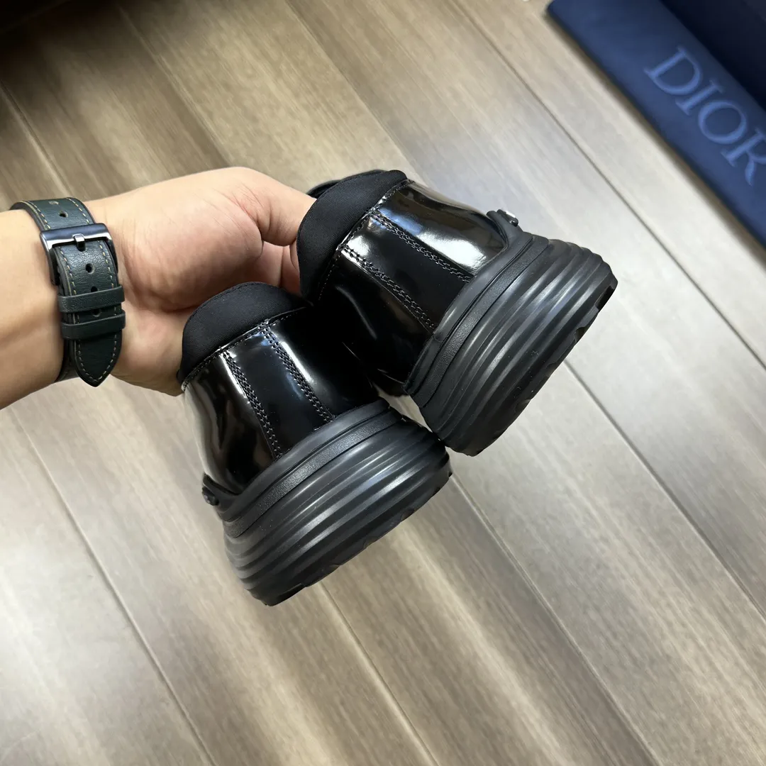 【Dior】迪奥 P450💰 -高端品质 原单 -鞋面：🔝开边珠小牛皮、车缝品牌塑胶鞋耳 -内里：水染牛皮，垫脚；网帆布布匹 -大底：超轻TPU发泡：双色成型大底 -超高品控&middot;做工精细：凸显(高端&middot;贵气&middot;档次) -Size ：39-44（38，45，46，可订做)&middot;0173