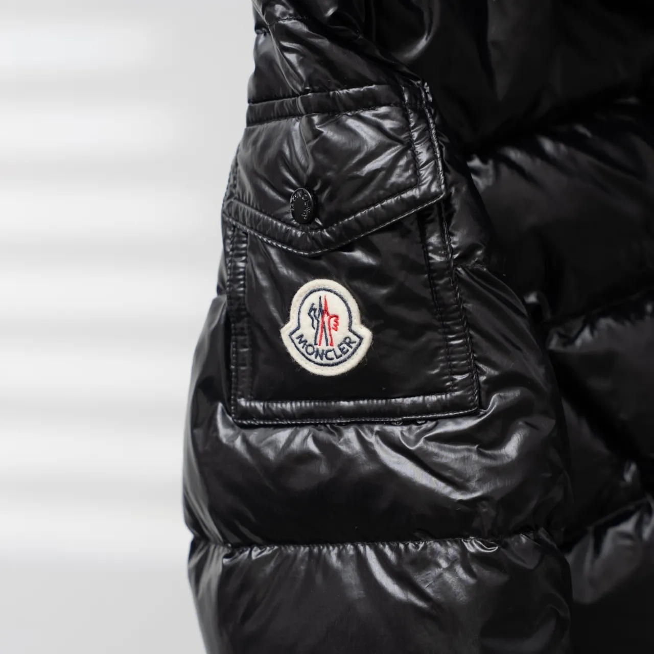 工厂直供💰650 MONCLER丨蒙口Barante女士拉链口袋收腰羽绒服 配色:黑色 尺码:1-4