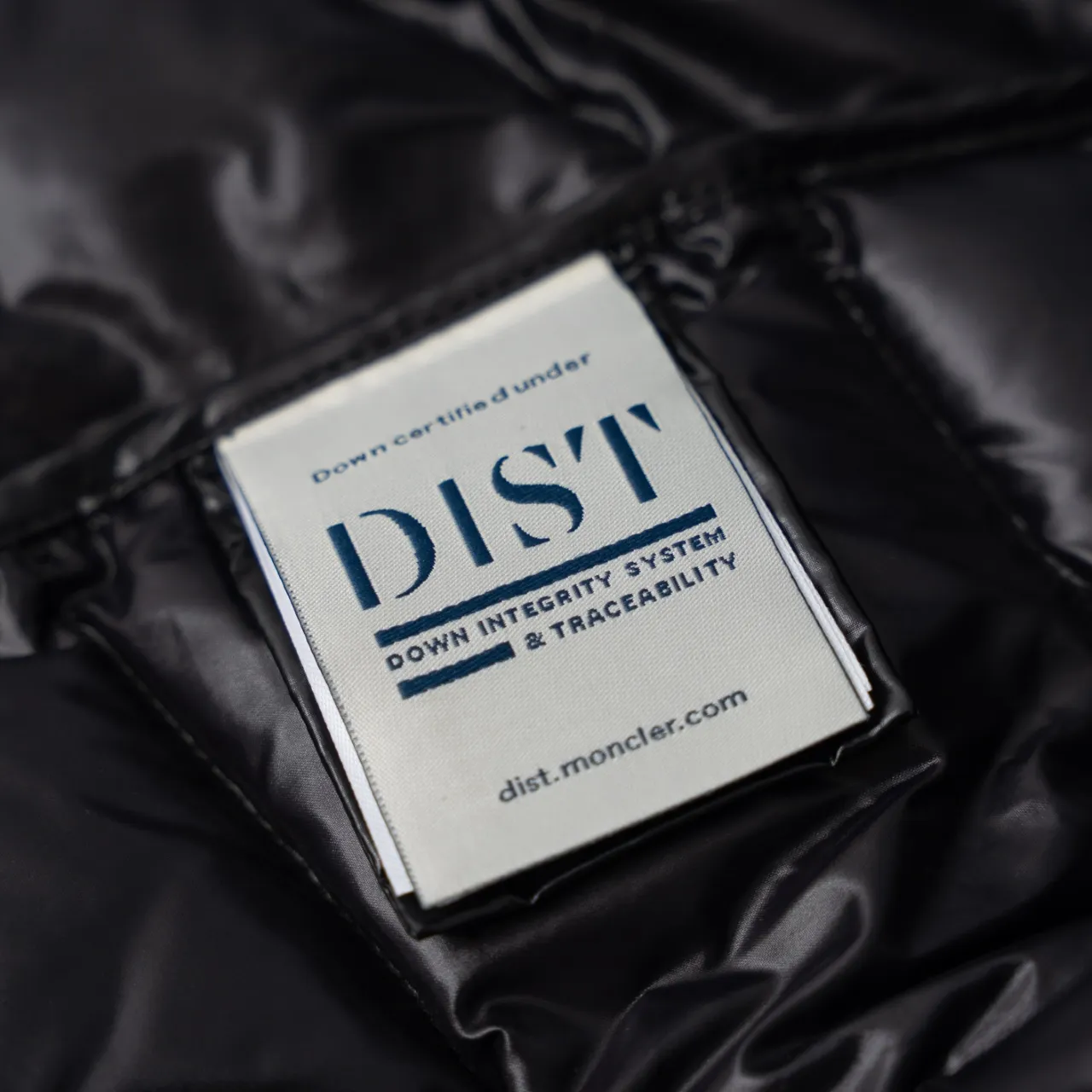 工厂直供💰650 MONCLER丨蒙口Barante女士拉链口袋收腰羽绒服 配色：黑色 尺码：1-4