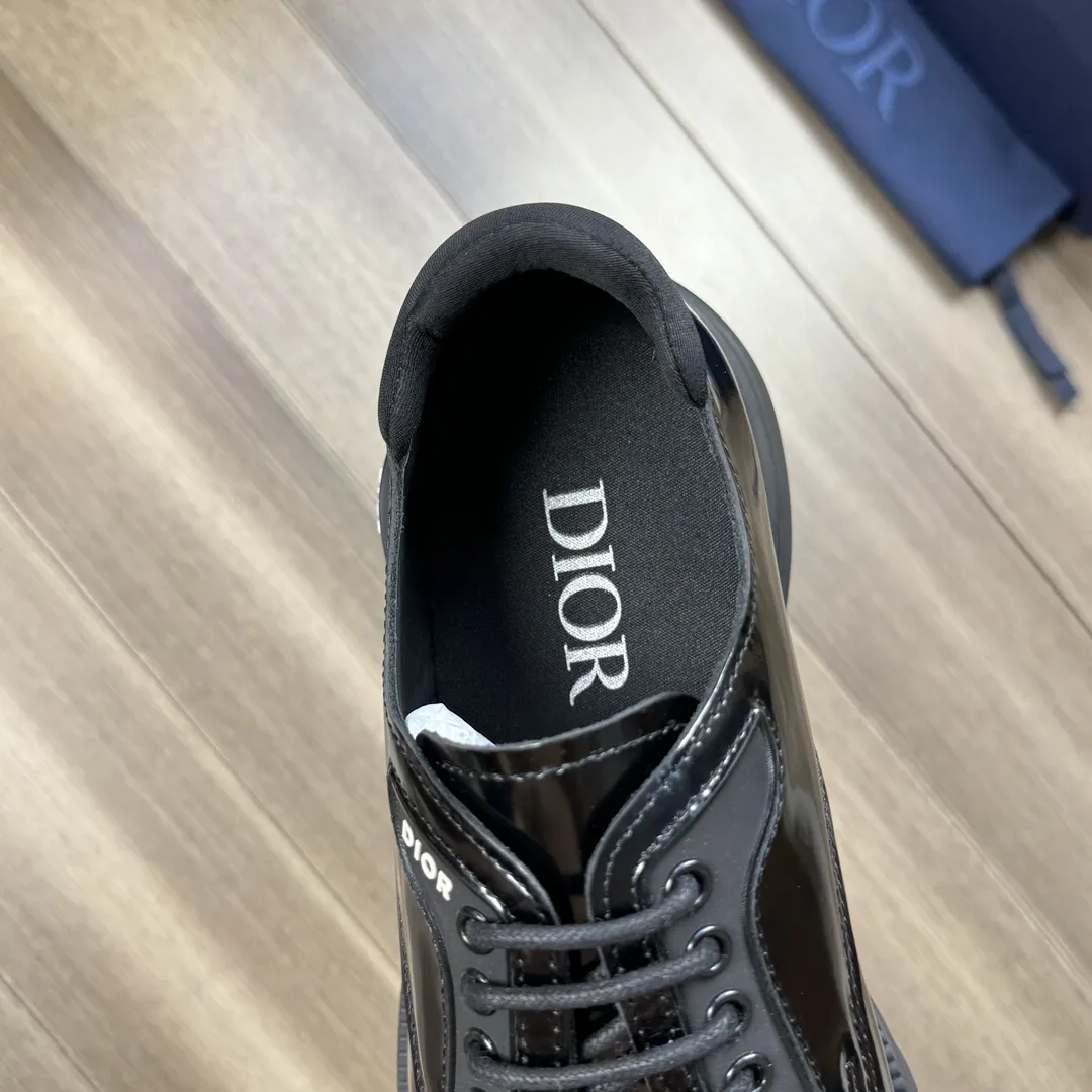 【Dior】迪奥 P450💰 -高端品质 原单 -鞋面：🔝开边珠小牛皮、车缝品牌塑胶鞋耳 -内里：水染牛皮，垫脚；网帆布布匹 -大底：超轻TPU发泡：双色成型大底 -超高品控&middot;做工精细：凸显(高端&middot;贵气&middot;档次) -Size ：39-44（38，45，46，可订做)&middot;0173