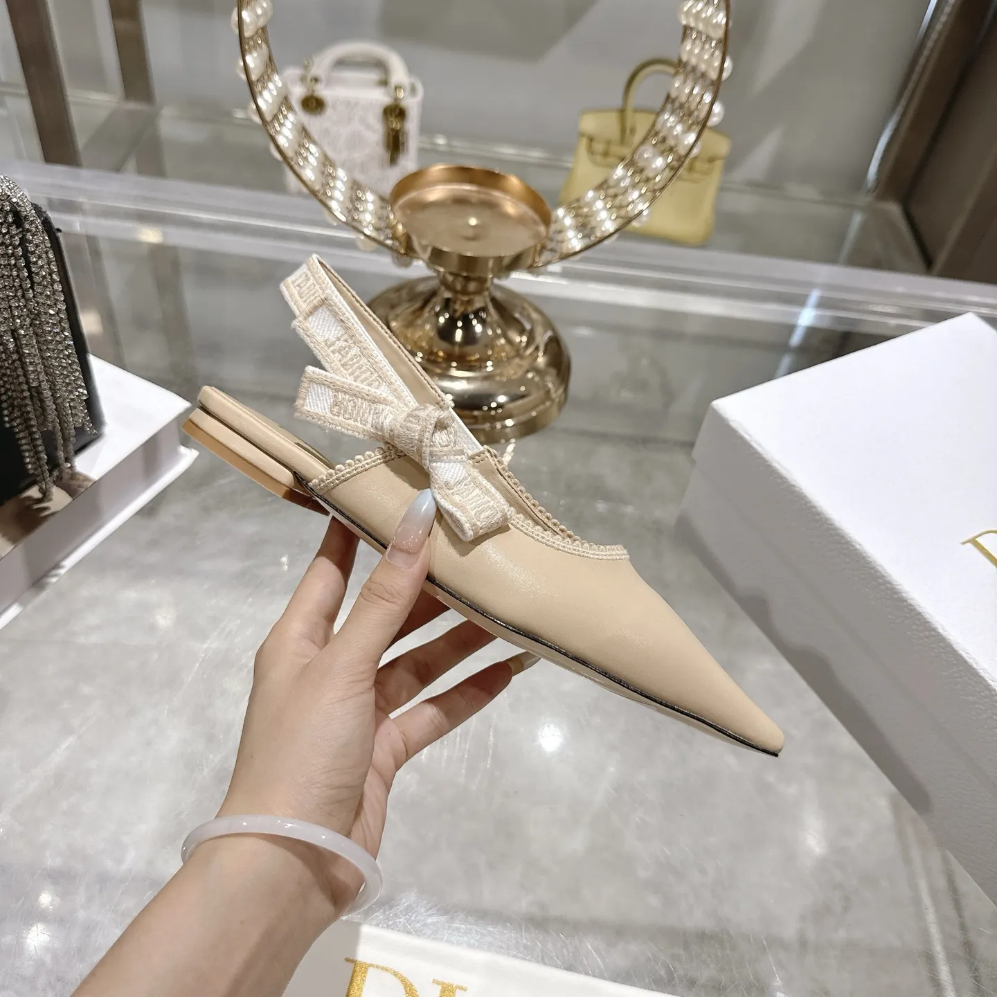 出厂300💰🎆 Dior 迪奥 2025秋冬走秀新款bling...bling...水晶鞋 Capture系列高跟女鞋 明星同款水钻凉鞋 市面顶级高端版本 独家发售 材质:原版定制特殊材料+水染羊皮垫脚+原版开模五金扣+意大利真皮大底 跟高:平底 4.5cm 8.5cm size:34-41 (40 .41)定做