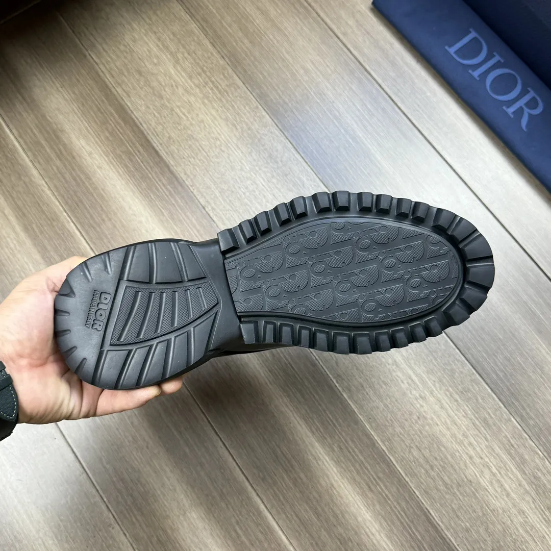 【Dior】迪奥 P450💰 -高端品质 原单 -鞋面:🔝开边珠小牛皮、车缝品牌塑胶鞋耳 -内里:水染牛皮,垫脚;网帆布布匹 -大底:超轻TPU发泡:双色成型大底 -超高品控·做工精细:凸显(高端·贵气·档次) -Size :39-44(38,45,46,可订做)·0173