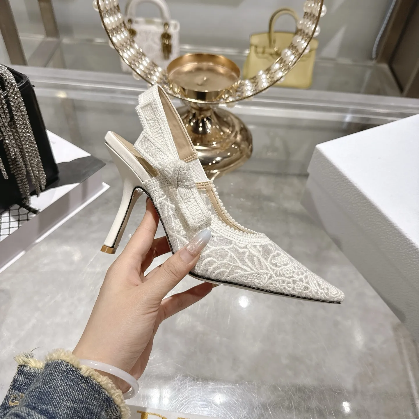 出厂300💰🎆 Dior 迪奥 2026春夏走秀新款bling...bling...水晶鞋 Capture系列高跟女鞋 明星同款凉鞋 市面顶级高端版本 独家发售 材质:原版定制特殊材料+水染羊皮垫脚+原版开模五金扣+意大利真皮大底 跟高:4.5cm 8.5cm size:34-41 (40 .41)定做