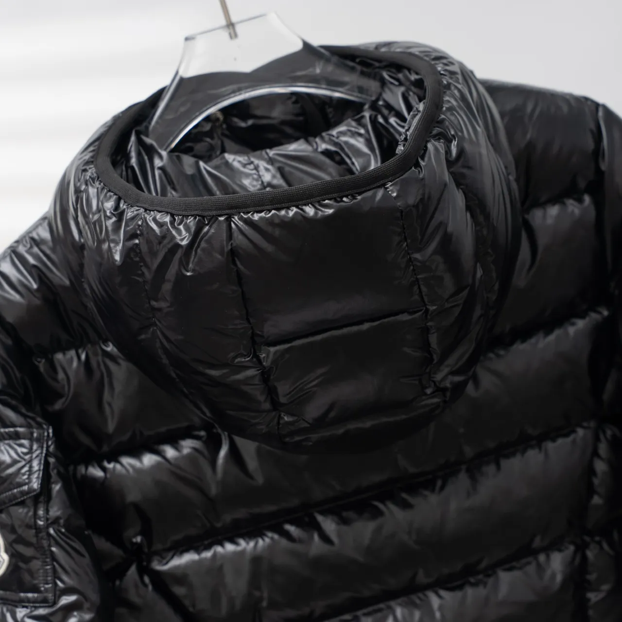 工厂直供💰650 MONCLER丨蒙口Barante女士拉链口袋收腰羽绒服 配色：黑色 尺码：1-4