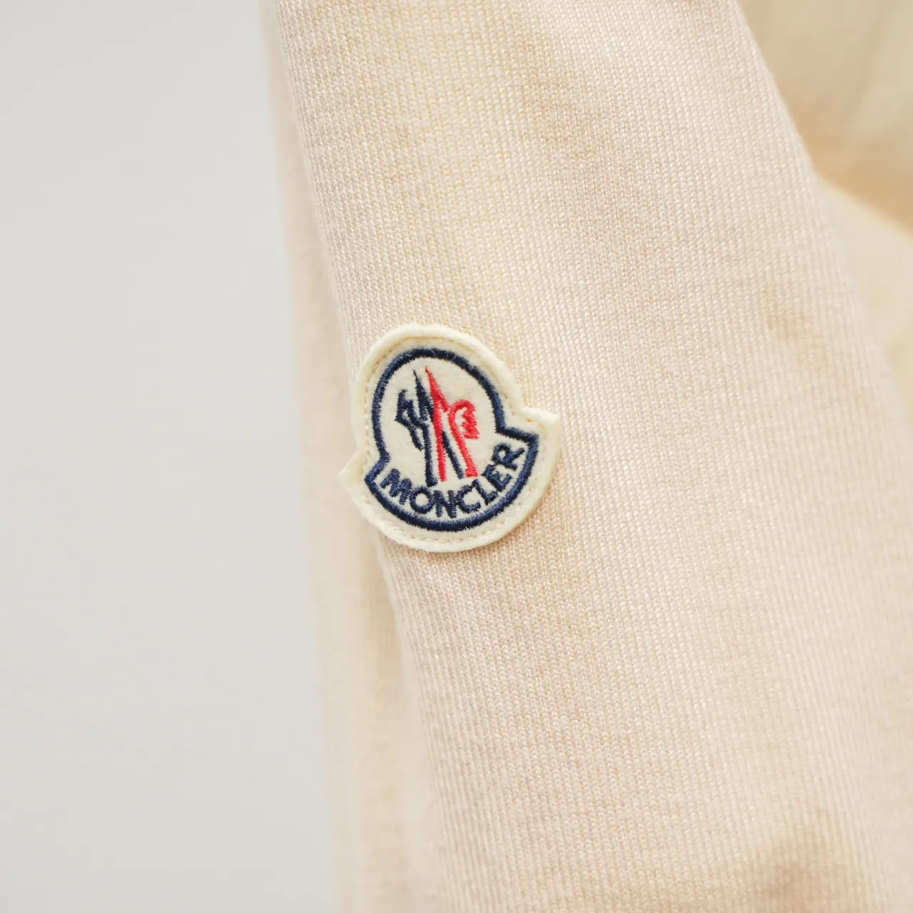 工厂直供💰330 MONCLER丨蒙口斜纹针织袖标立领羽绒服 配色：粉色 尺码：S-L