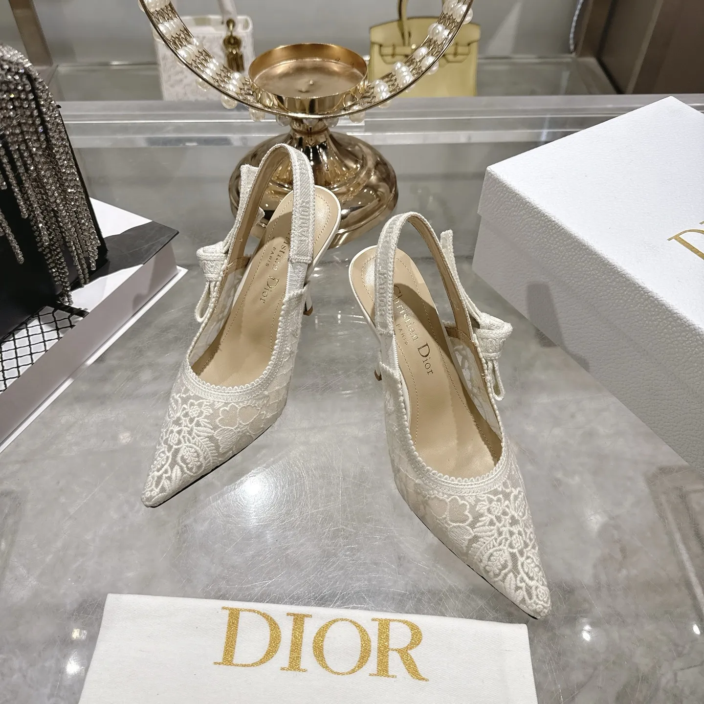 出厂300💰🎆 Dior 迪奥 2026春夏走秀新款bling...bling...水晶鞋 Capture系列高跟女鞋 明星同款凉鞋 市面顶级高端版本 独家发售 材质:原版定制特殊材料+水染羊皮垫脚+原版开模五金扣+意大利真皮大底 跟高:4.5cm 8.5cm size：34-41 (40 .41)定做