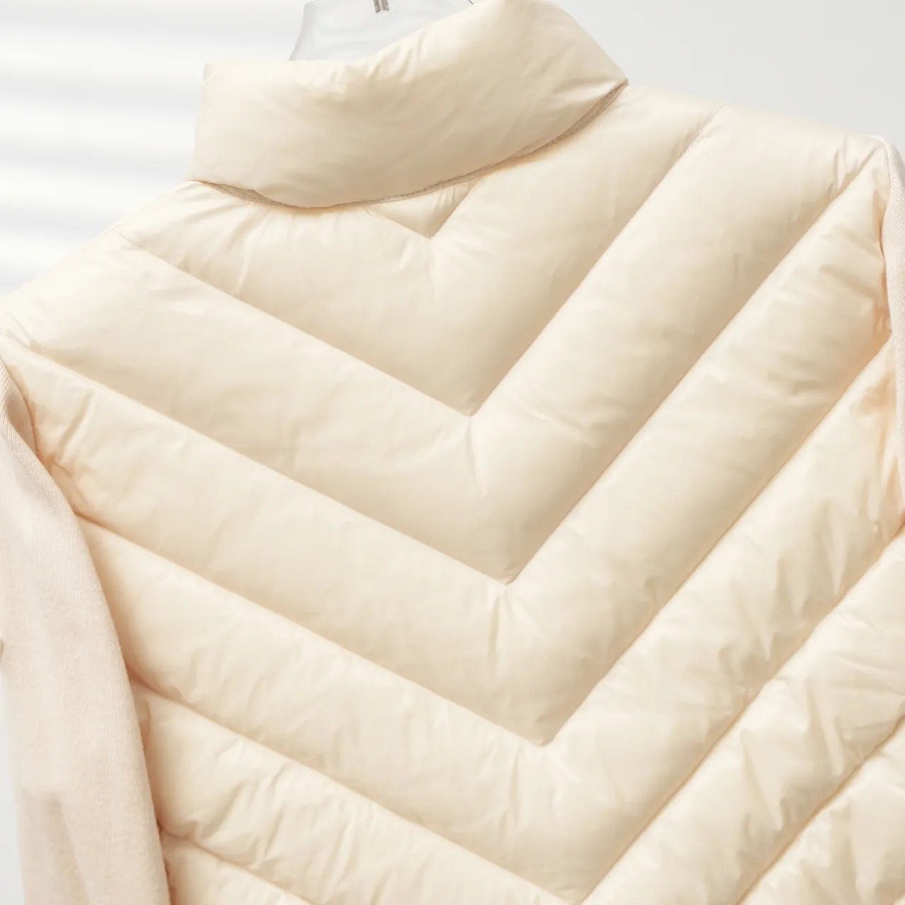 工厂直供💰330 MONCLER丨蒙口斜纹针织袖标立领羽绒服 配色:粉色 尺码:S-L