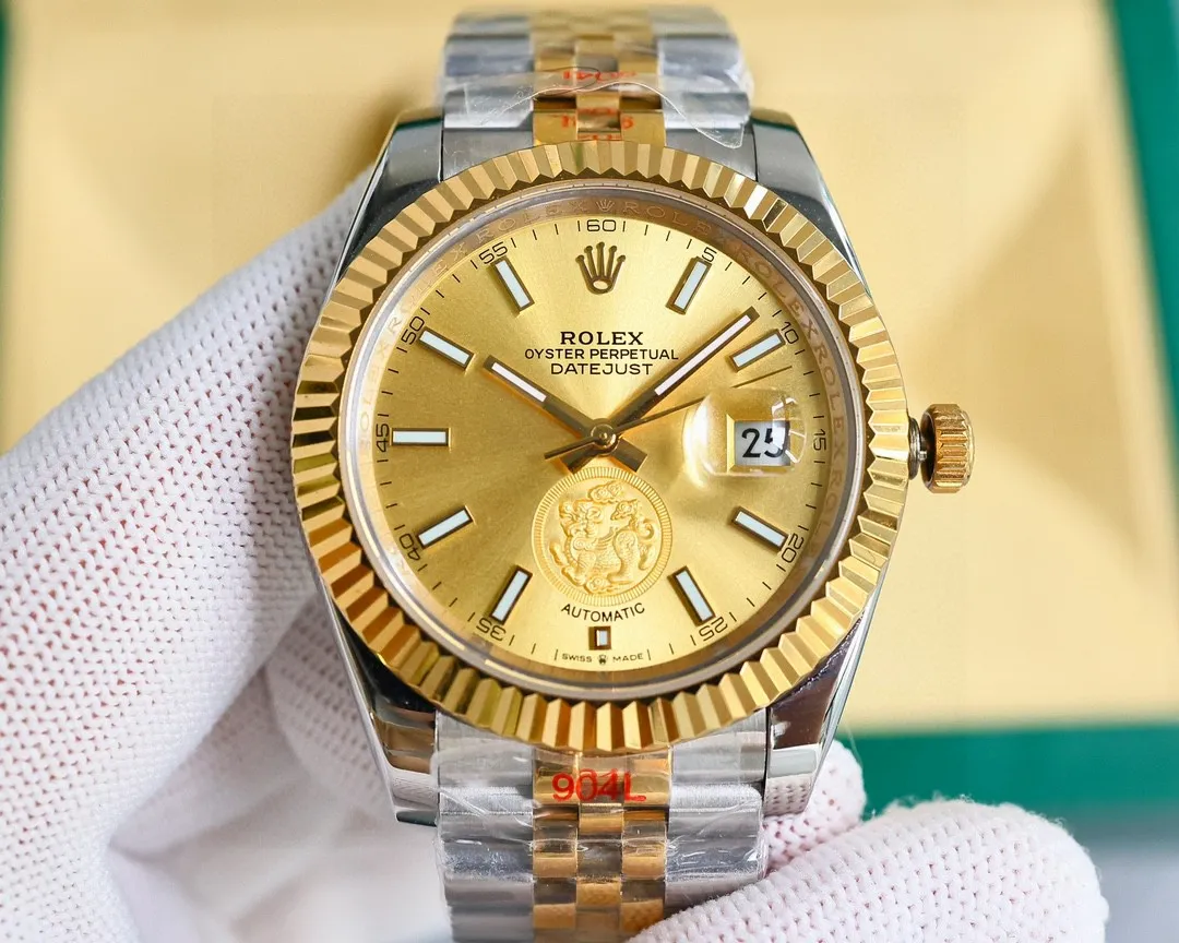 白850-金900。应广大消费者要求精心设计厉经三年最新款上市👍,劳力士日志系列!龙年贺岁版龙年珍藏采用独特的设计风格 ,字面设计招财麒麟貔貅🔥高档奢侈, 男士腕表新品推荐🔥欢迎品鉴 机芯:搭配全新进口8215(零返修) 尺寸:41mm 镜面:蓝宝石玻璃永不刮花 材质:316L精钢表壳 动力:储存48小时 防水深度:100米 🔥AD出品 精品不断🔥