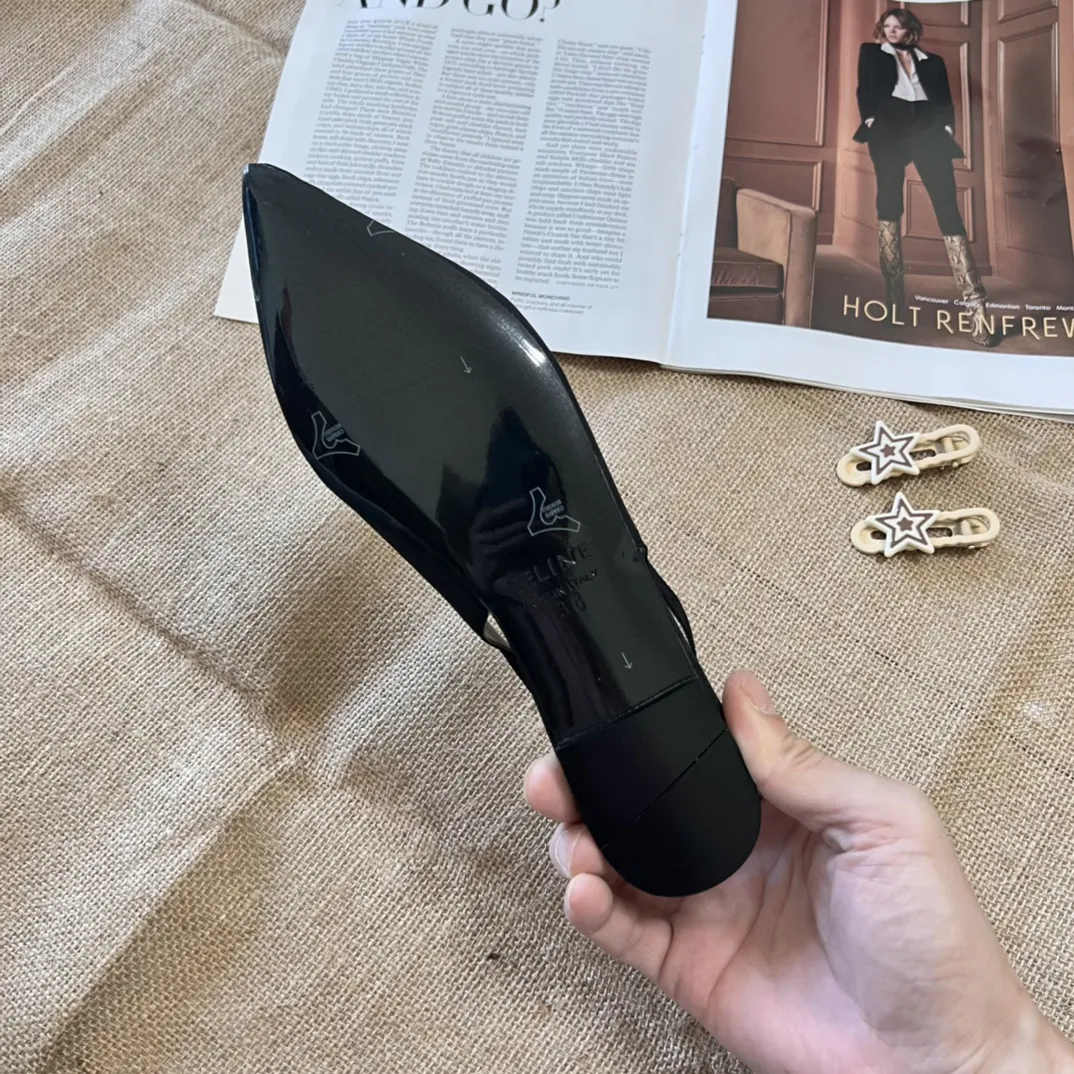 橙子出厂价💰100 CELINE 赛琳新款 凯旋门尖头后空平底凉鞋 轻熟女通勤鞋 材质:漆皮 码数:35-39【可定制34.40.41】