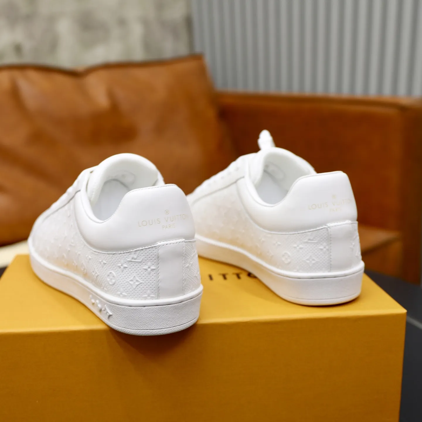 出厂价:260💰顶级原单 品牌:【LOUIS VUITTON 】LV.路易威登 材质: 原工厂牛皮材料 1:1原板大底 舒适内里 款式类型:休闲运动 板鞋 等级:专柜品质 顶级原单 颜色:实物图片色 码数:38–44(45定制)