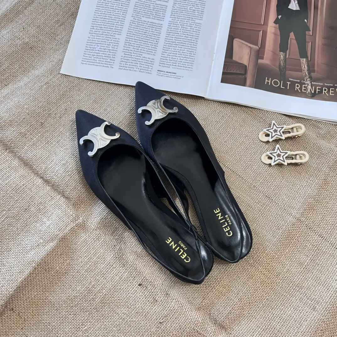 橙子出厂价💰100 CELINE 赛琳新款 凯旋门尖头后空平底凉鞋 轻熟女通勤鞋 材质:漆皮 码数:35-39【可定制34.40.41】