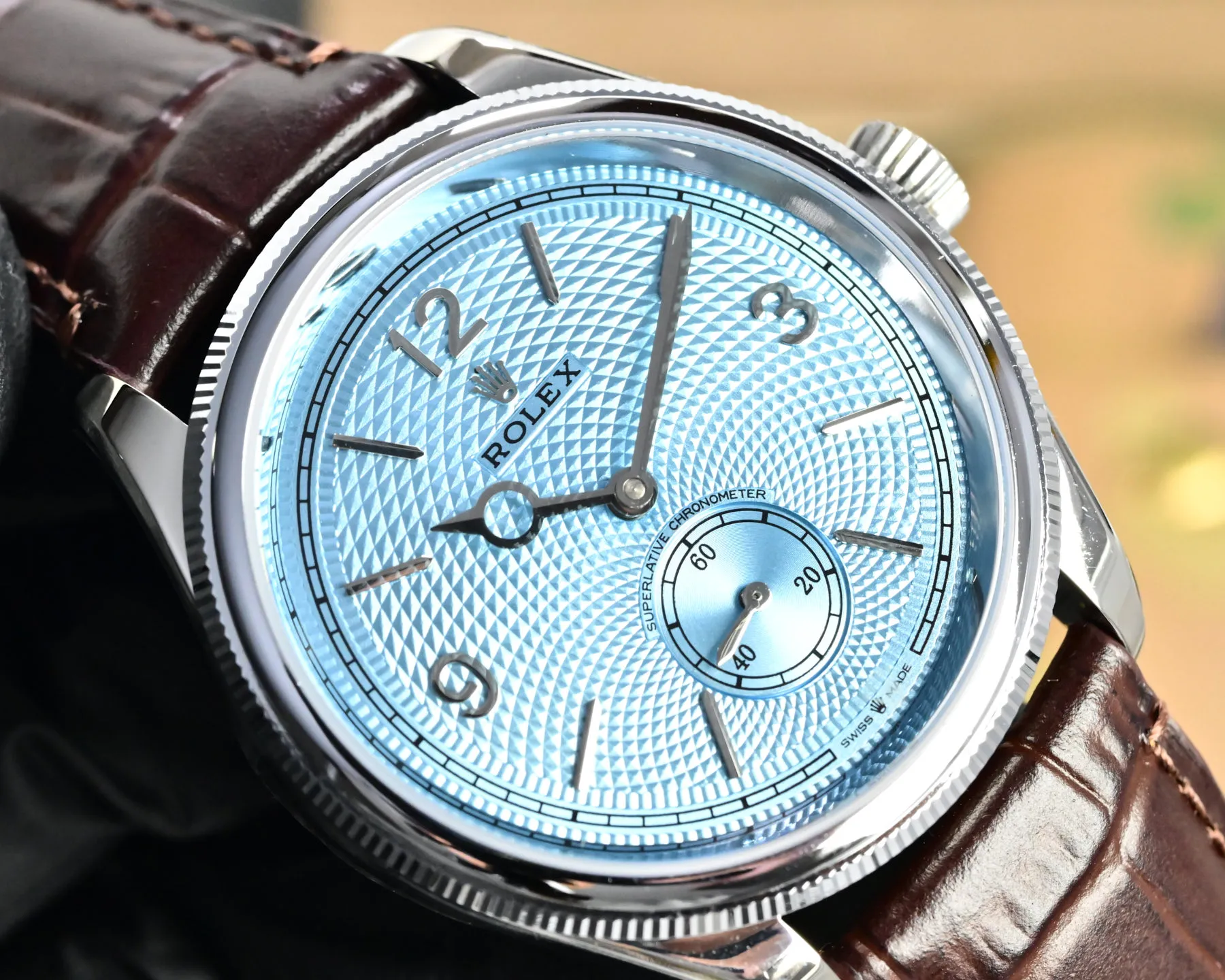 白壳660 金壳680 劳力士切利尼两针半 Rolex恒动1908型m52508-0006小秒型腕表，是劳力士几百年来第一款透底腕表🏅️WN2腕表尺寸：39&times;11mm，独家定制改装自动机械机芯，走时精准稳定性，搭配意大利小牛皮，双褶扣，皮质柔软细腻更加贴合手腕给您带来舒适的佩戴感！ 匠心传承，专注优品送礼最佳奢华推荐请认准独家品质📷