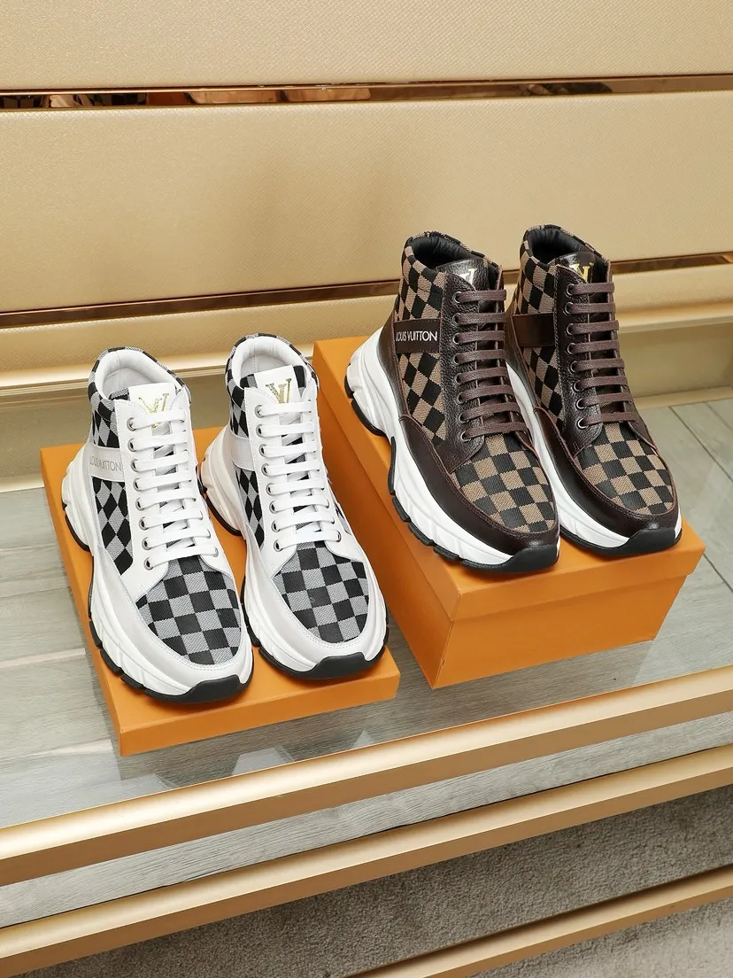工厂P250💰《LOUI* VUITTO*》爆款男士休闲鞋 💯代购级别品质,鞋面由原版材料搭配牛皮、实物超闪⚡️ 时尚百搭 鞋头楦型挺而饱满,鞋底LV原厂开模随意进出 上脚轻便舒适~纯手工制作,细节决定品质!颜色:两色可选。Size:38-44(45定做)