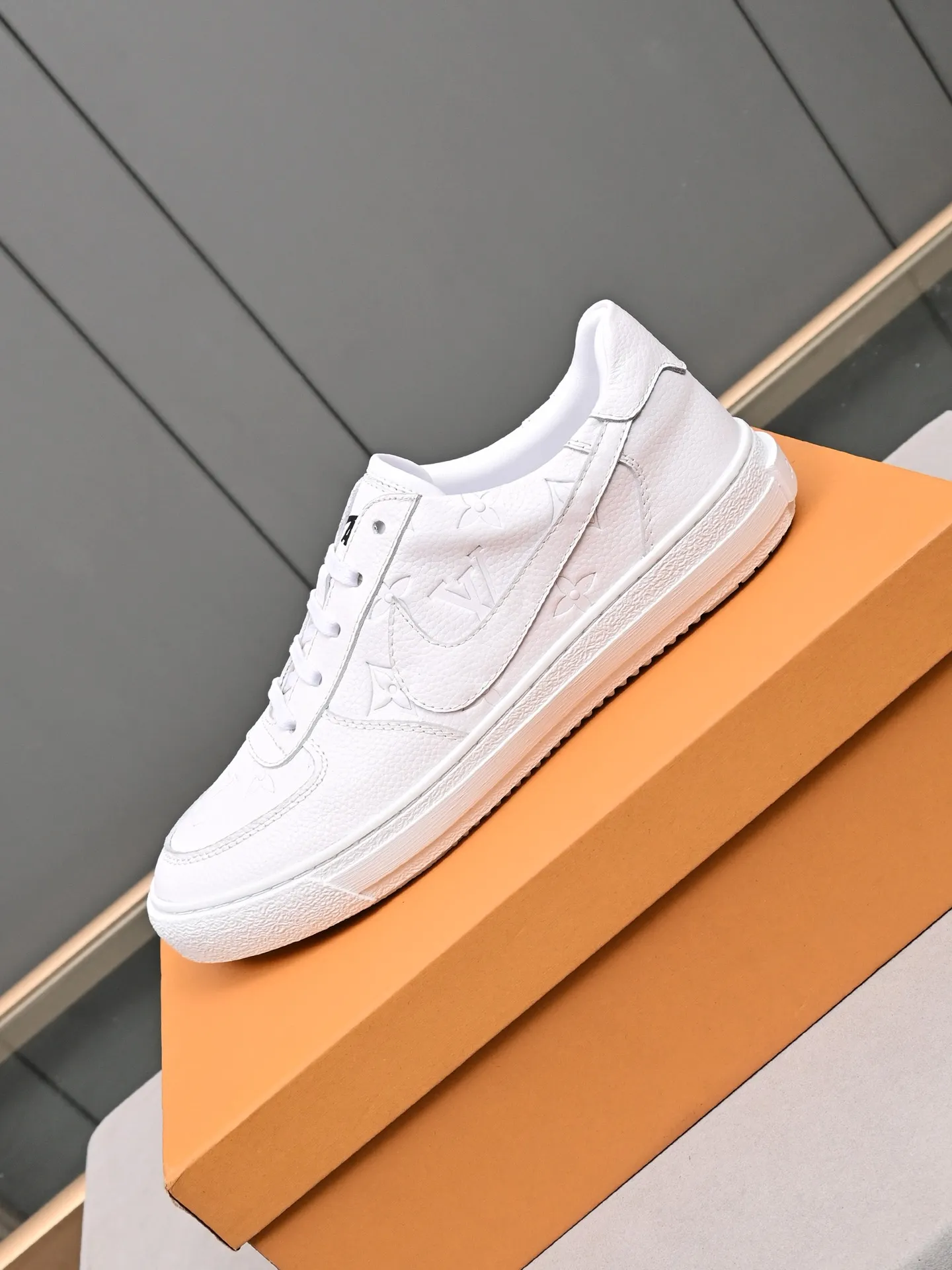 主推款👍👍👍P220 LOUIS VUITTON 【路登易威】———LV鞋面【Lv】🇮🇹进口头层牛皮压花🇩🇪内里进口羊皮内里 ➕防滑耐磨大底。每一位男士的身份衬托,上脚大气稳重🚶🏻🚶🏻📯不管风吹雨打鞋楦不变,经得起时间的验证🔍️。———码数:38—44(45可定做)