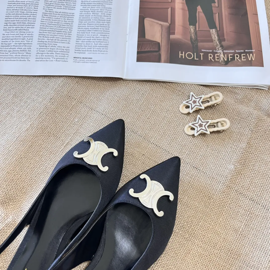 橙子出厂价💰100 CELINE 赛琳新款 凯旋门尖头后空平底凉鞋 轻熟女通勤鞋 材质：漆皮 码数：35-39【可定制34.40.41】