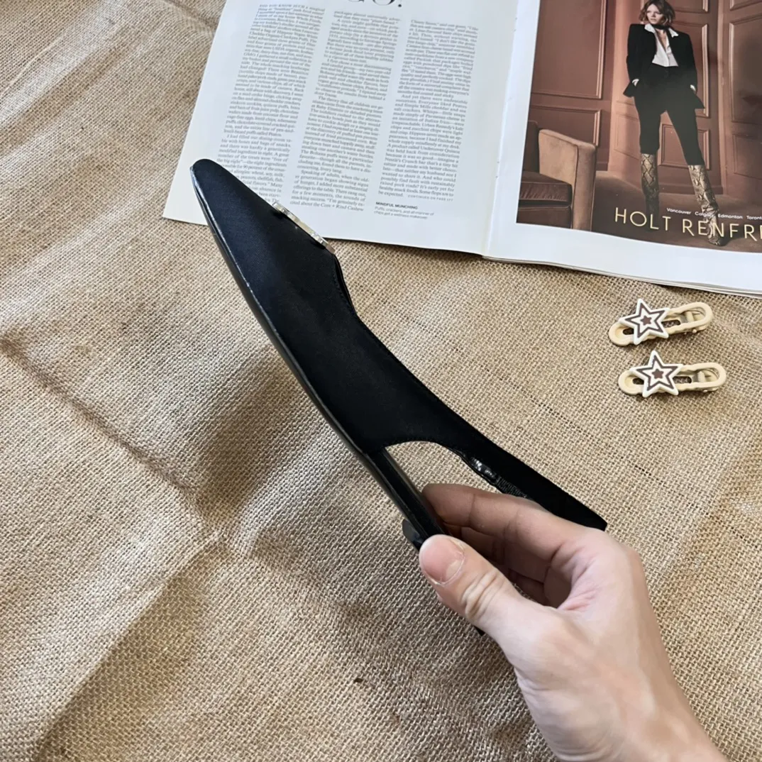 橙子出厂价💰100 CELINE 赛琳新款 凯旋门尖头后空平底凉鞋 轻熟女通勤鞋 材质：漆皮 码数：35-39【可定制34.40.41】