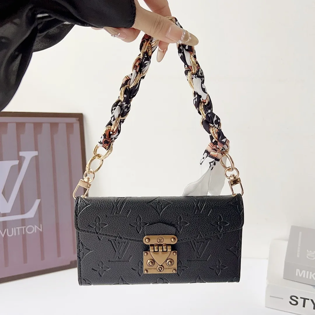 LV 三折皮套 压印花 挂绳+手链+丝巾手腕绳（苹果7-17PM,三星型号S22-S26U)