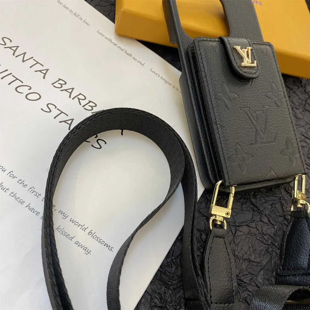 LV压印上下翻卡包壳+挂绳