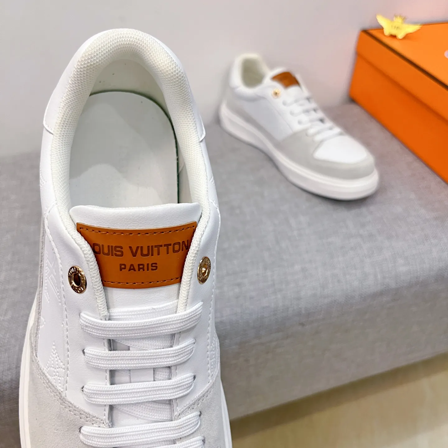 🚘🚘工厂批 220💰【 LV 】🔥路易威登 男鞋高端品牌 官网1：1最新力作：鞋面采用意大利进口头层牛皮搭配舒适透气内里➕原版防滑耐磨大底制作🔥，让行走更加便捷舒适！独家新款，惊世之作，与官方的质量相比美的1：1复刻[色]！打造时尚个性衬托你的与众不同！潮男必备!经典🔥尺码:38-44 颜色： 🔥 2⃣️色可选🔥。