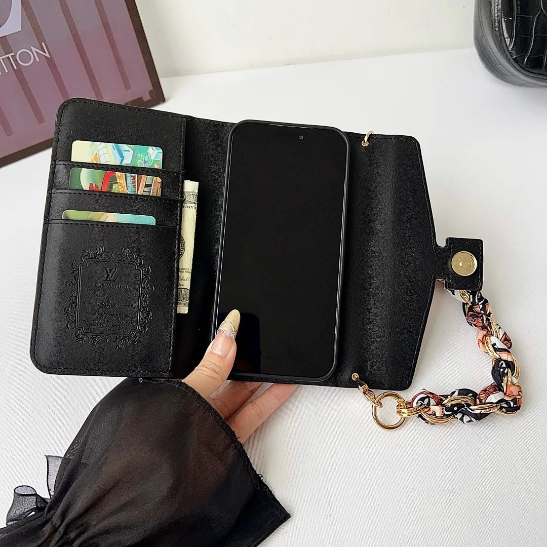 LV 三折皮套 压印花 挂绳+手链+丝巾手腕绳(苹果7-17PM,三星型号S22-S26U)