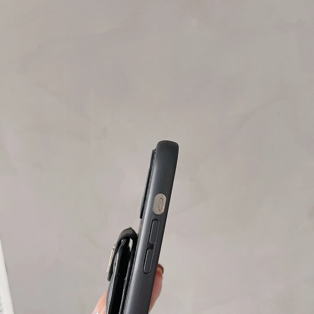 LV标上下开V型绣花壳