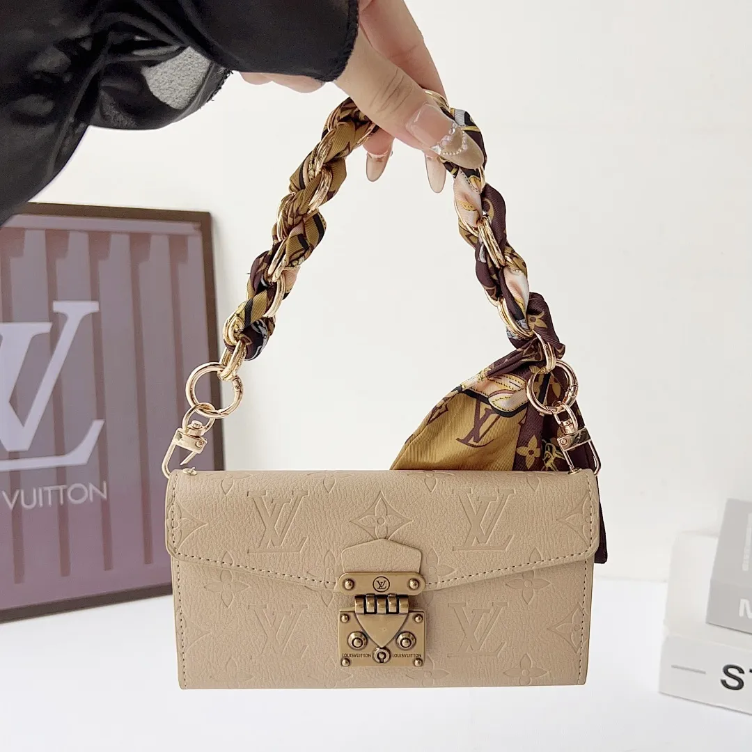 LV 三折皮套 压印花 挂绳+手链+丝巾手腕绳（苹果7-17PM,三星型号S22-S26U)