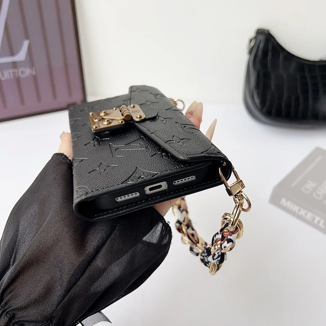 LV 三折皮套 压印花 挂绳+手链+丝巾手腕绳(苹果7-17PM,三星型号S22-S26U)