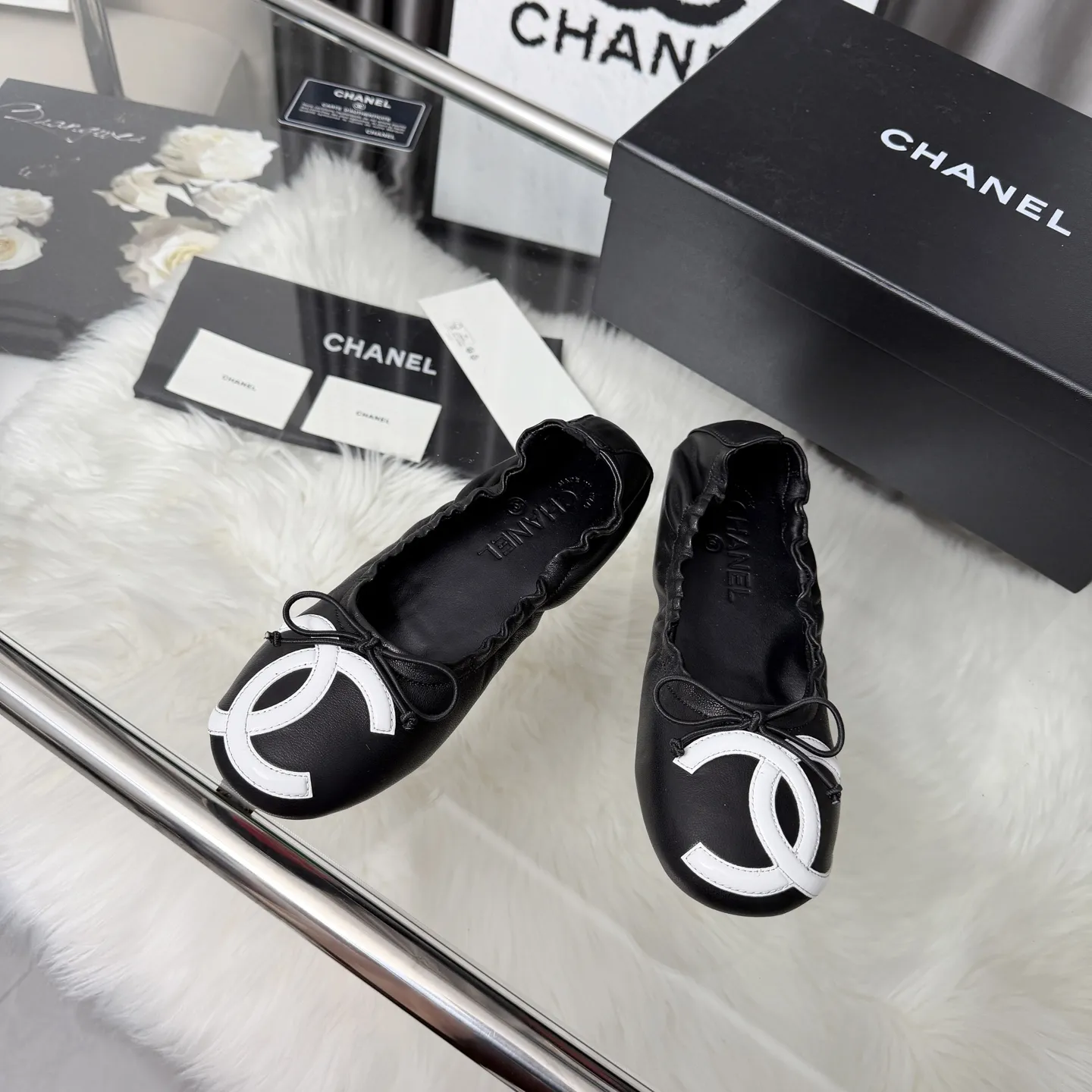 高版本小香家单鞋CHANE*｜，大爆款！🌞🌞🌞香奈儿2026官网早春新款香奈儿四季单鞋，系列新品乐福鞋满满的复古风 秀气的鞋型 看着就很讨喜，小圆头衬托脚也变得瘦瘦的，上脚给人就是一种年代的复古情怀鞋、欧美走秀新款，爆款产品💰270💰穿起来美腿.系列单鞋👍👍 1原版面定制羊皮 2原版羊皮内里鞋垫 3大底:原板开模大底. 4码数35-41（40 41定做不退换）