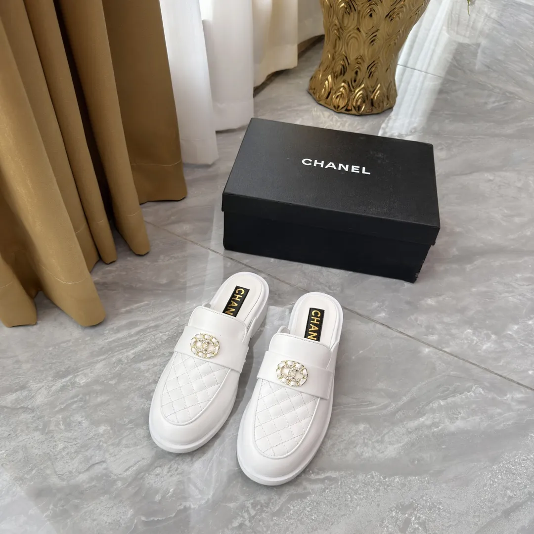 高版本小香家单鞋CHANE*|,大爆款!🌞🌞🌞小香2025官网香奈儿单鞋跳舞鞋系列新品乐福鞋满满的复古风 秀气的鞋型 看着就很讨喜,小圆头 衬托脚也变得瘦瘦的,上脚给人就是一年代的复古情怀鞋、欧美走秀新款,爆款产品💰290💰 1原版定制面牛皮/羊皮 2原版内里羊皮 3大底:原版真皮大底 4码数35-41(40 41定做不退换)