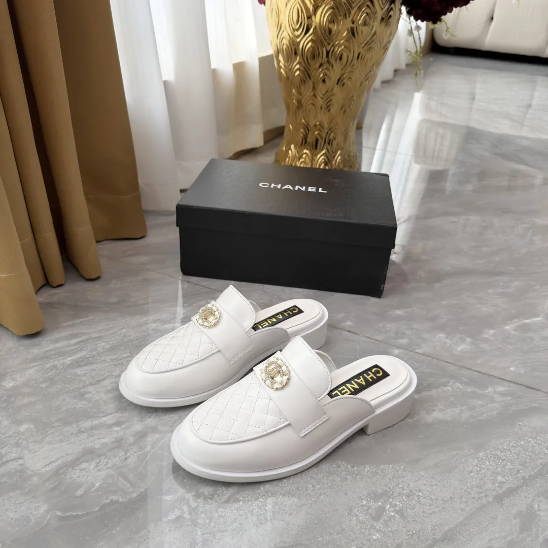 高版本小香家单鞋CHANE*|,大爆款!🌞🌞🌞小香2025官网香奈儿单鞋跳舞鞋系列新品乐福鞋满满的复古风 秀气的鞋型 看着就很讨喜,小圆头 衬托脚也变得瘦瘦的,上脚给人就是一年代的复古情怀鞋、欧美走秀新款,爆款产品💰290💰 1原版定制面牛皮/羊皮 2原版内里羊皮 3大底:原版真皮大底 4码数35-41(40 41定做不退换)