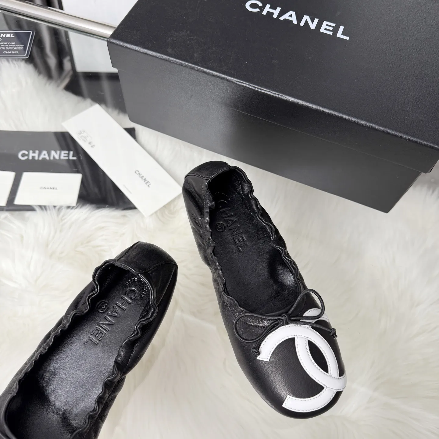 高版本小香家单鞋CHANE*|,大爆款!🌞🌞🌞香奈儿2026官网早春新款香奈儿四季单鞋,系列新品乐福鞋满满的复古风 秀气的鞋型 看着就很讨喜,小圆头衬托脚也变得瘦瘦的,上脚给人就是一种年代的复古情怀鞋、欧美走秀新款,爆款产品💰270💰穿起来美腿.系列单鞋👍👍 1原版面定制羊皮 2原版羊皮内里鞋垫 3大底:原板开模大底. 4码数35-41(40 41定做不退换)