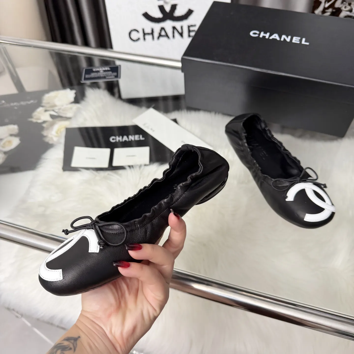 高版本小香家单鞋CHANE*|,大爆款!🌞🌞🌞香奈儿2026官网早春新款香奈儿四季单鞋,系列新品乐福鞋满满的复古风 秀气的鞋型 看着就很讨喜,小圆头衬托脚也变得瘦瘦的,上脚给人就是一种年代的复古情怀鞋、欧美走秀新款,爆款产品💰270💰穿起来美腿.系列单鞋👍👍 1原版面定制羊皮 2原版羊皮内里鞋垫 3大底:原板开模大底. 4码数35-41(40 41定做不退换)