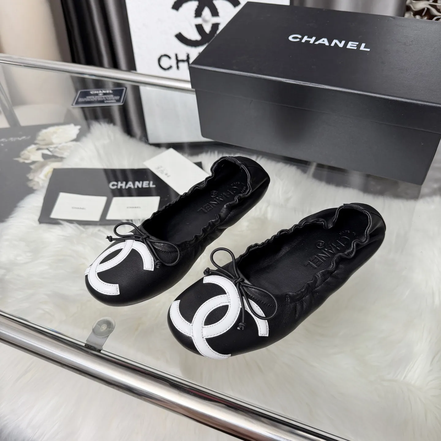 高版本小香家单鞋CHANE*｜，大爆款！🌞🌞🌞香奈儿2026官网早春新款香奈儿四季单鞋，系列新品乐福鞋满满的复古风 秀气的鞋型 看着就很讨喜，小圆头衬托脚也变得瘦瘦的，上脚给人就是一种年代的复古情怀鞋、欧美走秀新款，爆款产品💰270💰穿起来美腿.系列单鞋👍👍 1原版面定制羊皮 2原版羊皮内里鞋垫 3大底:原板开模大底. 4码数35-41（40 41定做不退换）