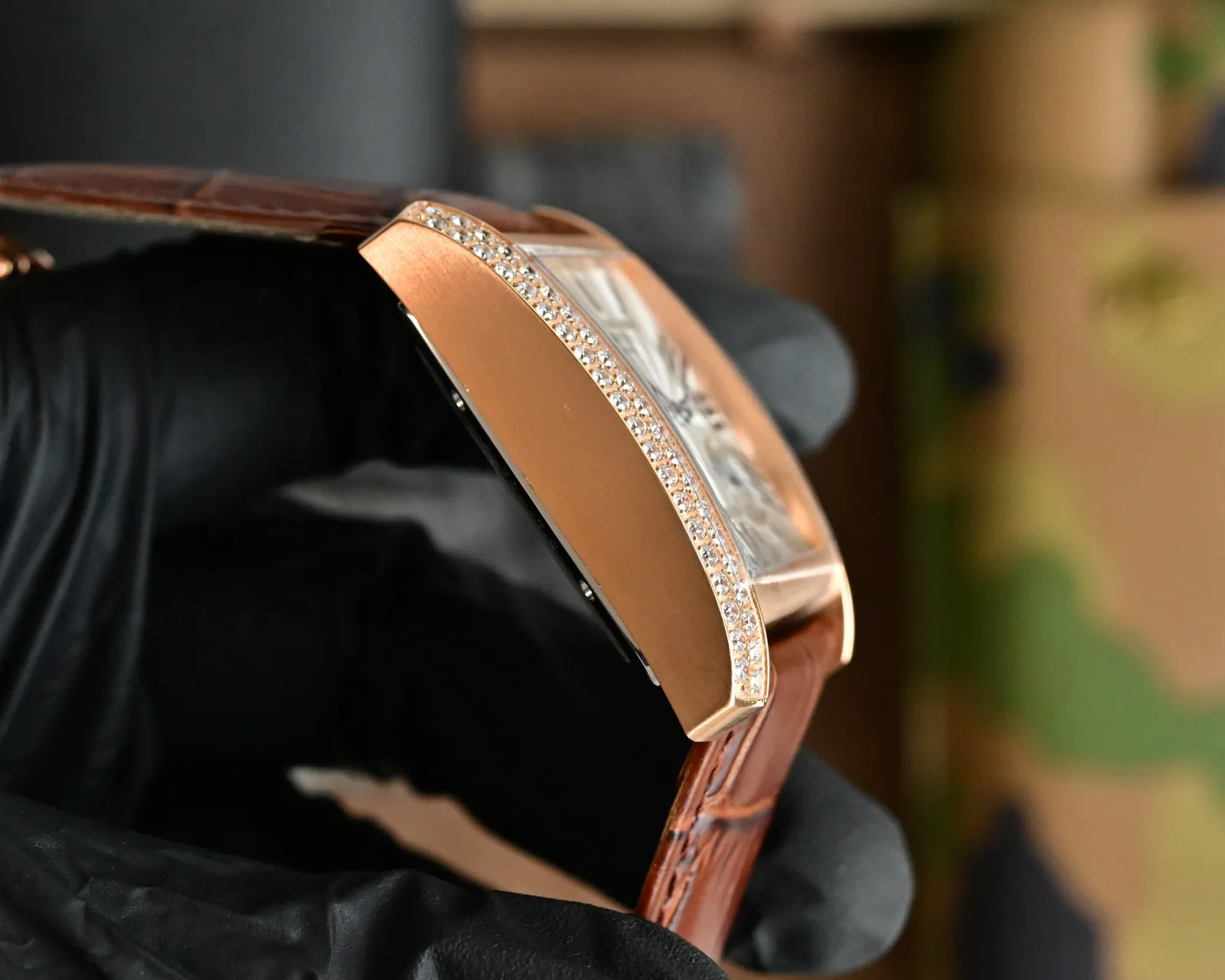 420 🎩卡地亚CARTIER 坦克系列 ⌚️34mm*12mmcal🃏自动上链机械机芯🔴️高强度蓝光玻璃🍴进口小牛皮原装按扣🎱任何人都可以打扮得光艳亮丽&spades;️但个人品味流露于穿着细节✒️