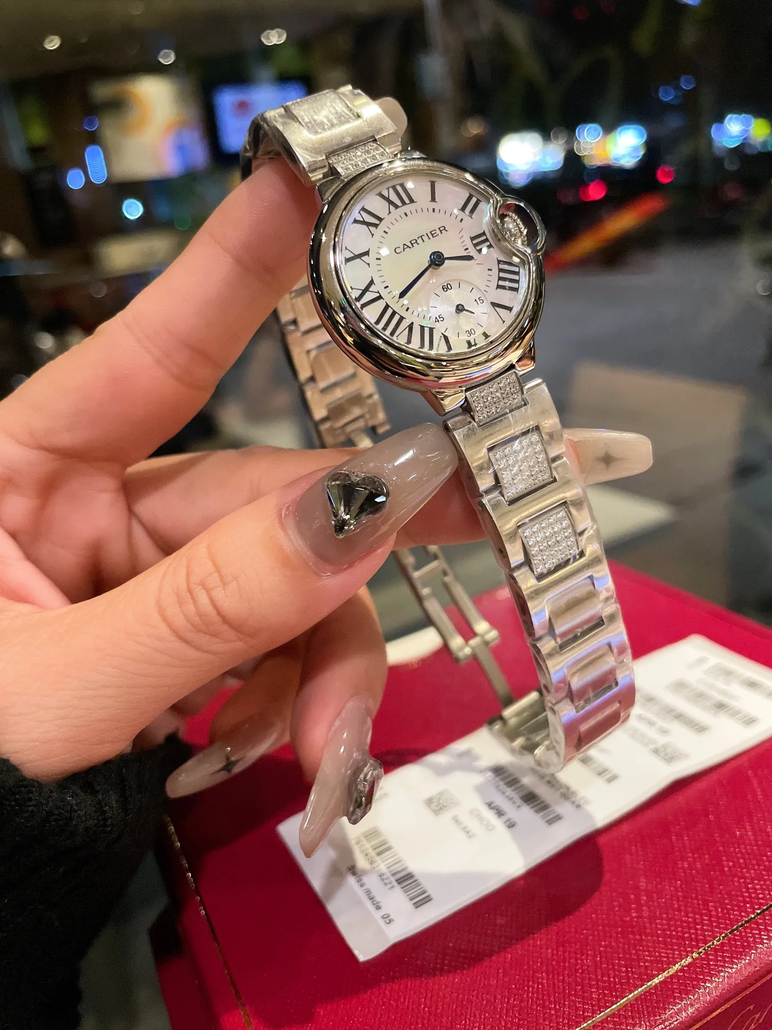 💰白300金320 圈口钻+20 表带钻+100 #鱼眼玻璃 33cm 匠心之作卡地亚蓝气球，精致33mm石英腕表，传统三针设计 星空运转 时间流淌 特殊工艺镶钻，个性 完美 搭配鱼眼玻璃 走时精准