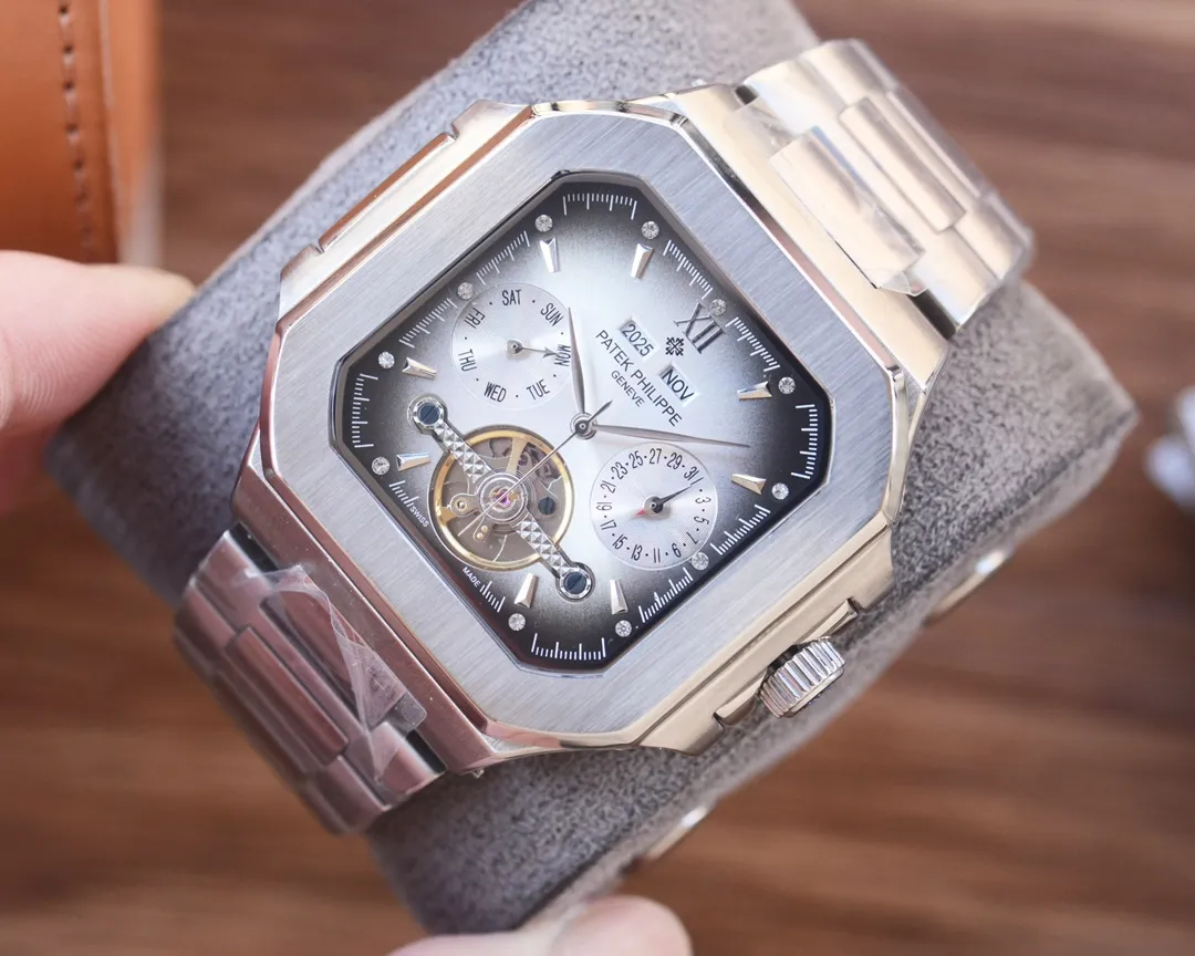 540 男人挚爱 多功能腕表⌚️ 【最新】:卡地亚🔥最佳设计🔥独家首发🔥 【类型】:精品男士腕表 【表带】:316精钢表带 【机芯】:全自动机械机芯 【镜面】:矿物质强化玻璃(更高清) 品味高雅 浩瀚大气 匠心独运 腕间瑰宝 尺寸:直径41mm厚12mm热卖上市!欢迎转载!