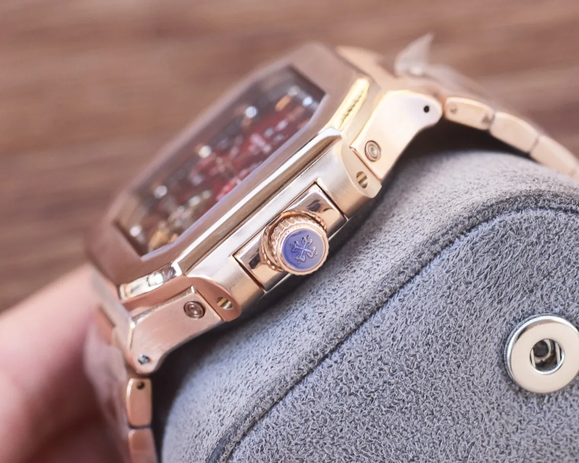 540 男人挚爱 多功能腕表⌚️ 【最新】:卡地亚🔥最佳设计🔥独家首发🔥 【类型】:精品男士腕表 【表带】:316精钢表带 【机芯】:全自动机械机芯 【镜面】:矿物质强化玻璃(更高清) 品味高雅 浩瀚大气 匠心独运 腕间瑰宝 尺寸:直径41mm厚12mm热卖上市!欢迎转载!