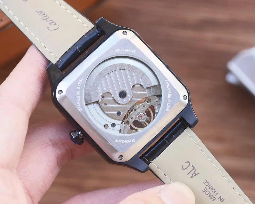 500 男人挚爱 镂空腕表⌚️ 【最新】：卡地亚🔥最佳设计🔥独家首发🔥 【类型】：精品男士腕表 【表带】：真牛皮表带 【机芯】：全自动机械机芯 【镜面】：矿物质强化玻璃（更高清） 品味高雅 浩瀚大气 匠心独运 腕间瑰宝 尺寸：直径41mm厚12mm热卖上市！欢迎转载！