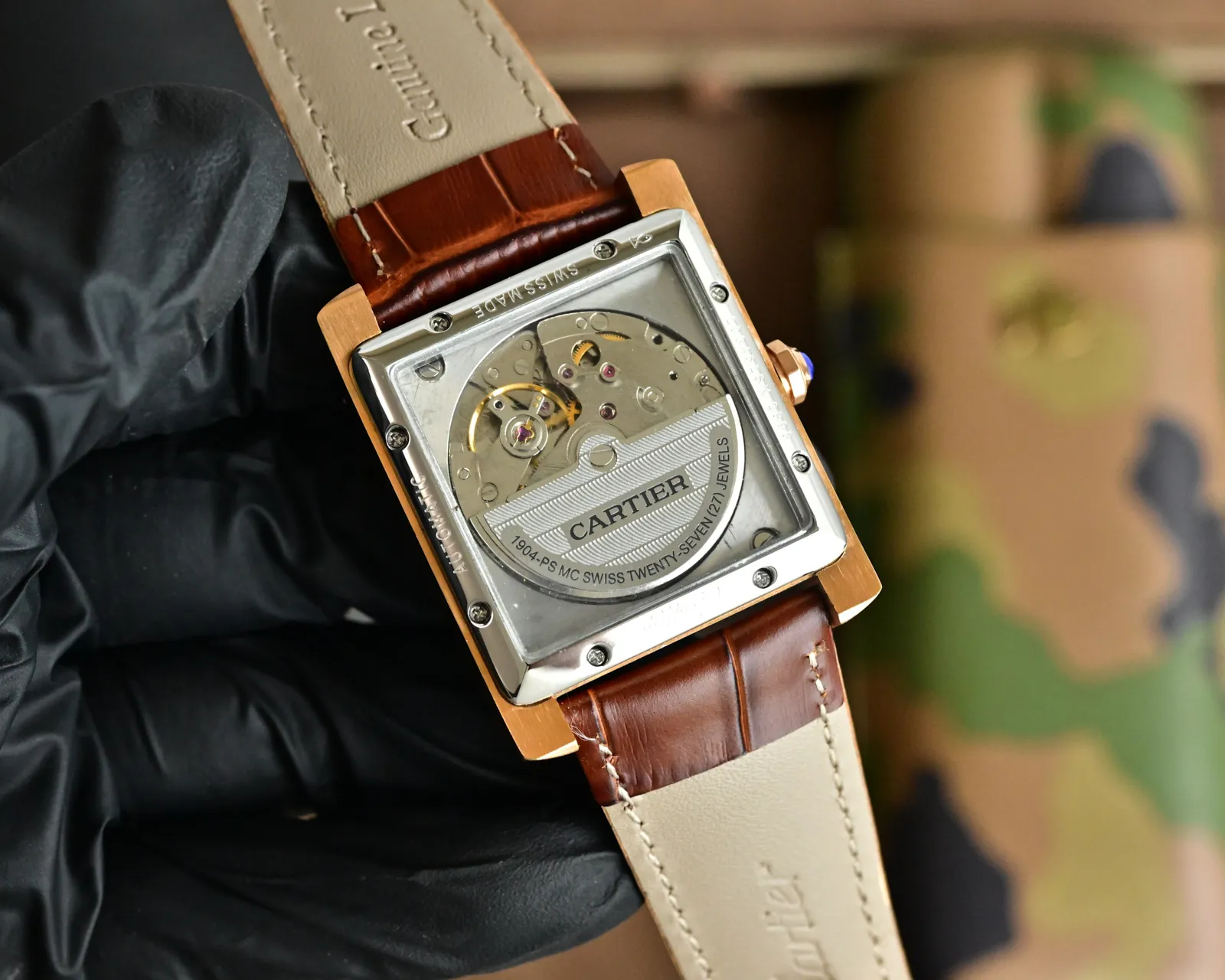 420 🎩卡地亚CARTIER 坦克系列 ⌚️34mm*12mmcal🃏自动上链机械机芯🔴️高强度蓝光玻璃🍴进口小牛皮原装按扣🎱任何人都可以打扮得光艳亮丽&spades;️但个人品味流露于穿着细节✒️