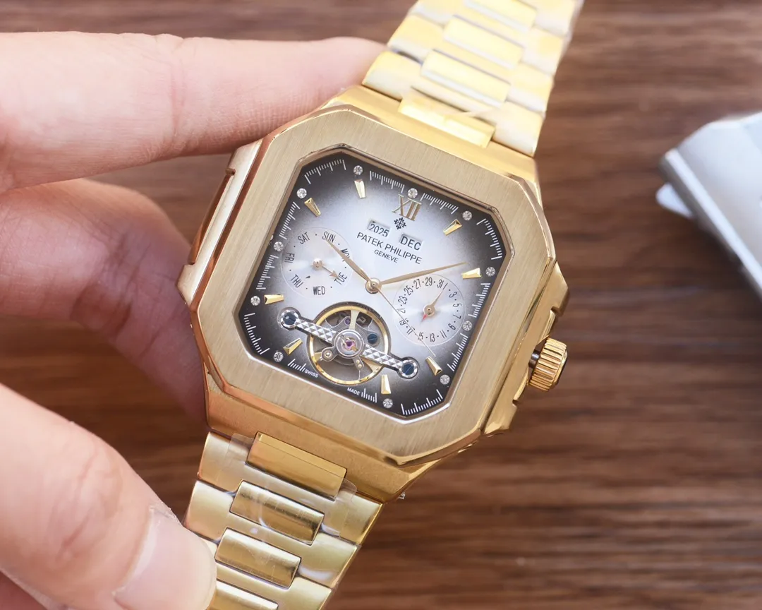 540 男人挚爱 多功能腕表⌚️ 【最新】:卡地亚🔥最佳设计🔥独家首发🔥 【类型】:精品男士腕表 【表带】:316精钢表带 【机芯】:全自动机械机芯 【镜面】:矿物质强化玻璃(更高清) 品味高雅 浩瀚大气 匠心独运 腕间瑰宝 尺寸:直径41mm厚12mm热卖上市!欢迎转载!