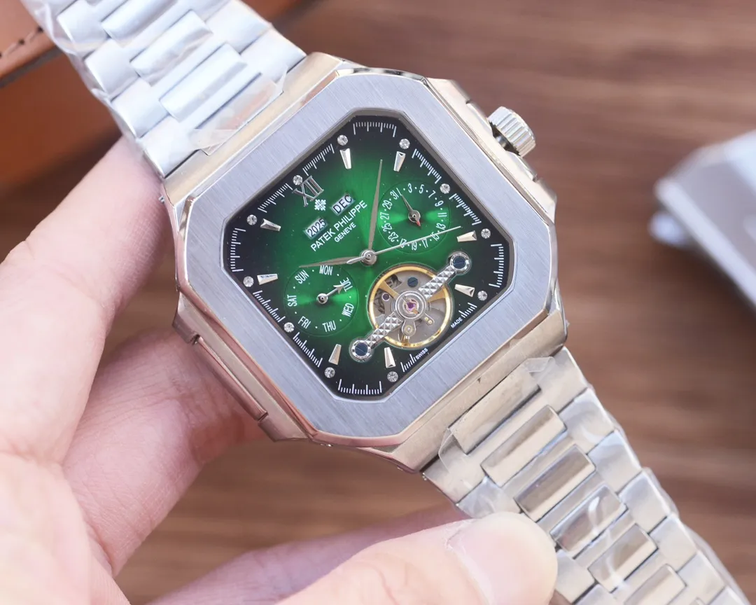 540 男人挚爱 多功能腕表⌚️ 【最新】:卡地亚🔥最佳设计🔥独家首发🔥 【类型】:精品男士腕表 【表带】:316精钢表带 【机芯】:全自动机械机芯 【镜面】:矿物质强化玻璃(更高清) 品味高雅 浩瀚大气 匠心独运 腕间瑰宝 尺寸:直径41mm厚12mm热卖上市!欢迎转载!