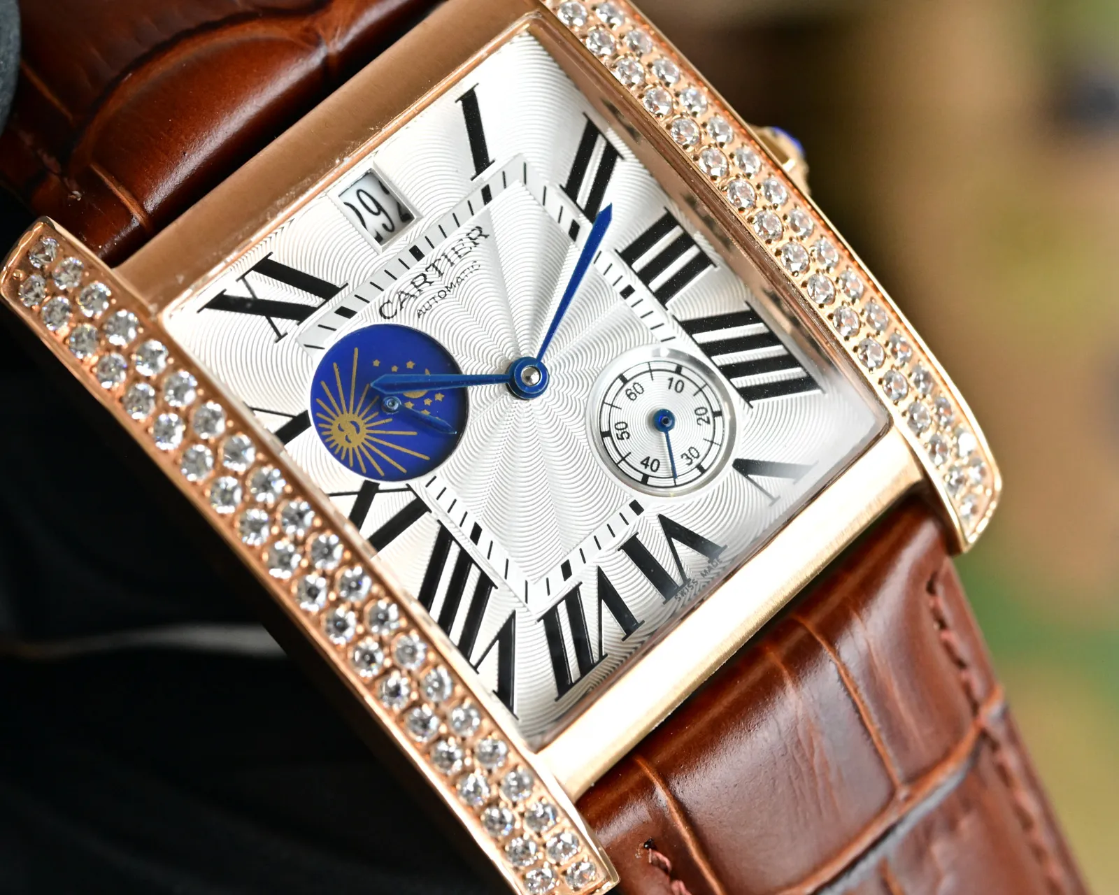 420 🎩卡地亚CARTIER 坦克系列 ⌚️34mm*12mmcal🃏自动上链机械机芯🔴️高强度蓝光玻璃🍴进口小牛皮原装按扣🎱任何人都可以打扮得光艳亮丽&spades;️但个人品味流露于穿着细节✒️