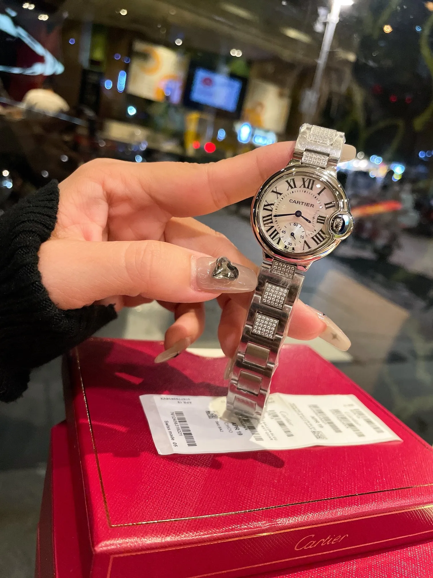 💰白300金320 圈口钻+20 表带钻+100 #鱼眼玻璃 33cm 匠心之作卡地亚蓝气球，精致33mm石英腕表，传统三针设计 星空运转 时间流淌 特殊工艺镶钻，个性 完美 搭配鱼眼玻璃 走时精准