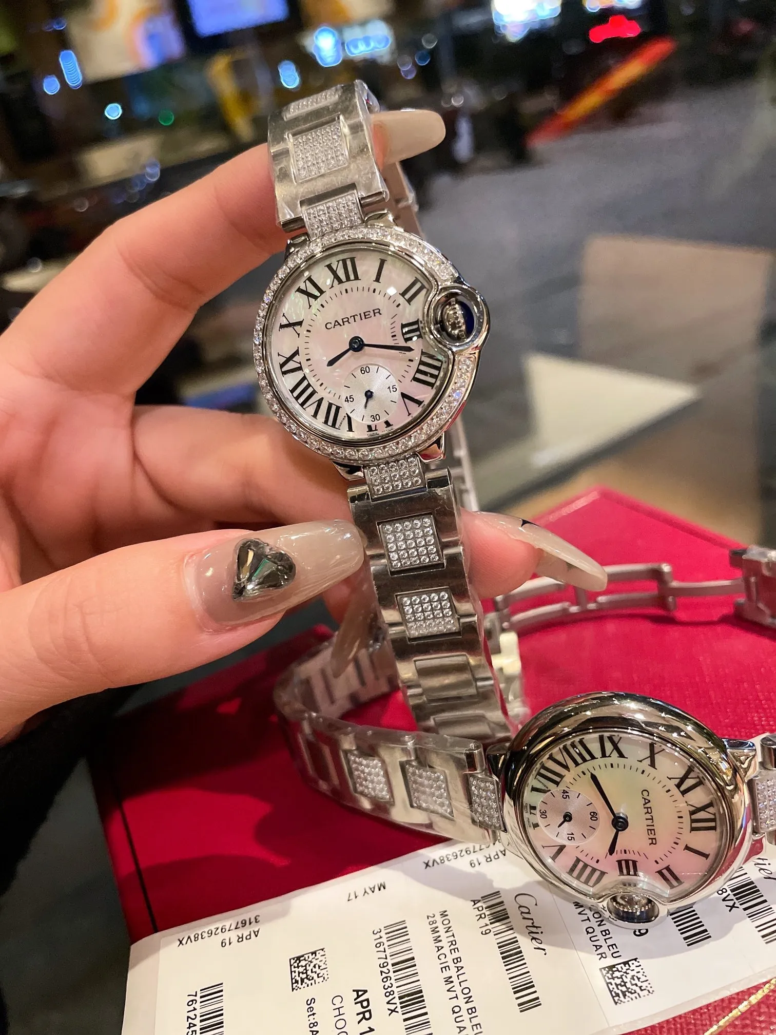 💰白300金320 圈口钻+20 表带钻+100 #鱼眼玻璃 33cm 匠心之作卡地亚蓝气球，精致33mm石英腕表，传统三针设计 星空运转 时间流淌 特殊工艺镶钻，个性 完美 搭配鱼眼玻璃 走时精准