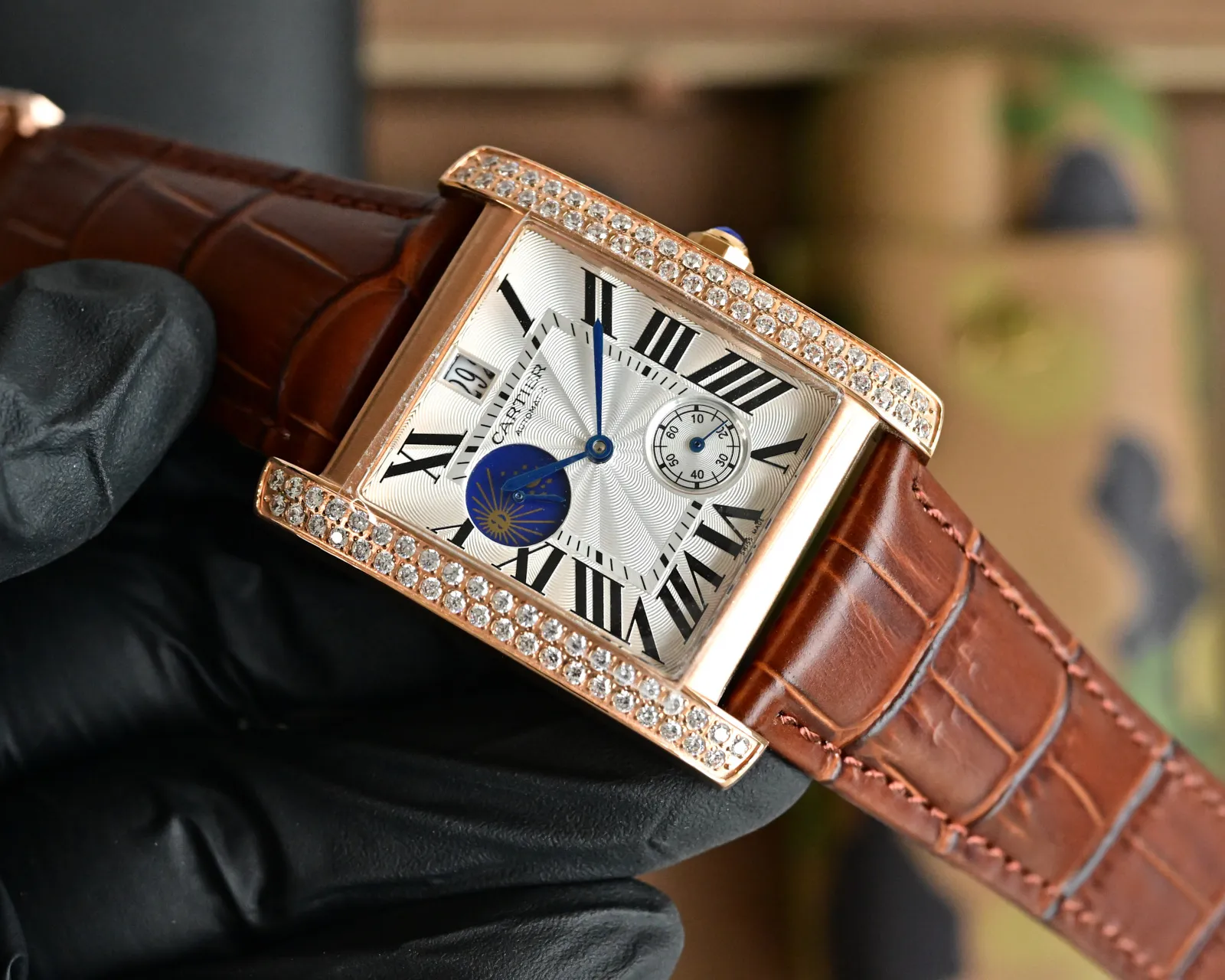 420 🎩卡地亚CARTIER 坦克系列 ⌚️34mm*12mmcal🃏自动上链机械机芯🔴️高强度蓝光玻璃🍴进口小牛皮原装按扣🎱任何人都可以打扮得光艳亮丽&spades;️但个人品味流露于穿着细节✒️