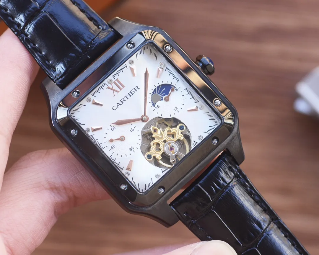 500 男人挚爱 镂空腕表⌚️ 【最新】:卡地亚🔥最佳设计🔥独家首发🔥 【类型】:精品男士腕表 【表带】:真牛皮表带 【机芯】:全自动机械机芯 【镜面】:矿物质强化玻璃(更高清) 品味高雅 浩瀚大气 匠心独运 腕间瑰宝 尺寸:直径41mm厚12mm热卖上市!欢迎转载!
