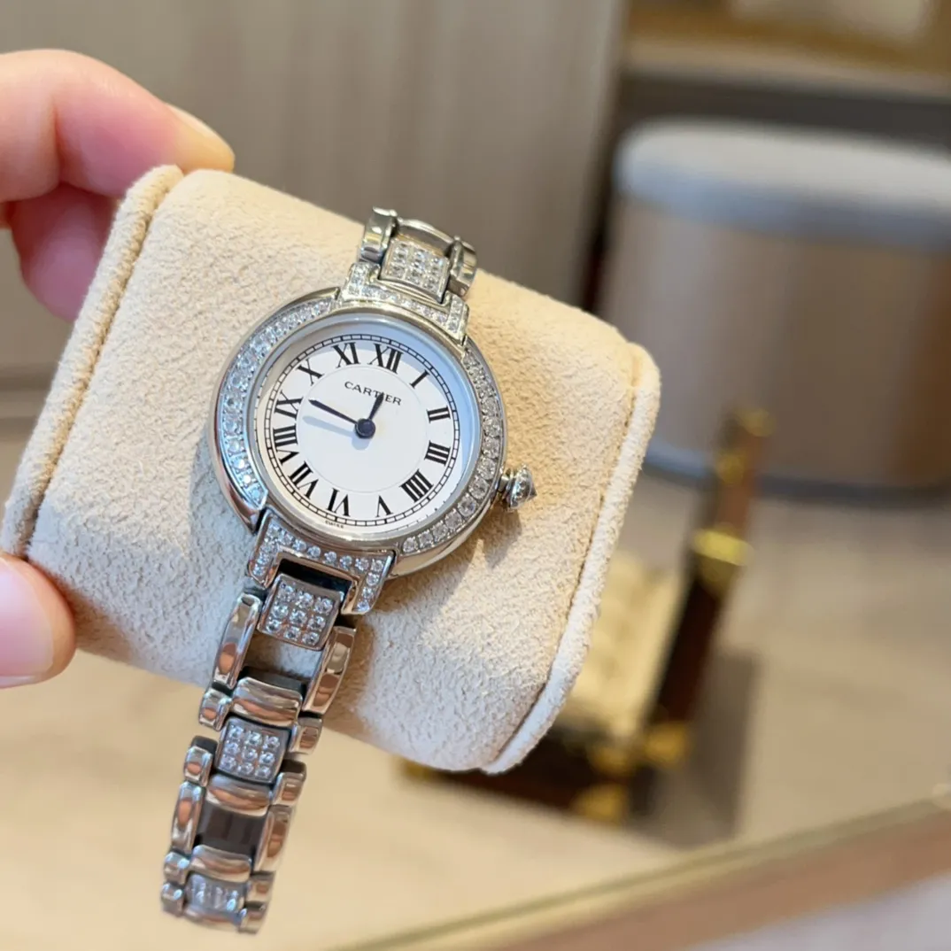 💰490 全面升级版到货🎺🎺🎺卡地亚-Cartier🌸🌸🌸托月盘的卡地亚沙特限量版，相信懂表的老玩家们都清楚，先有他的雏形后才有那万人空巷的蓝气球的诞生 表盘直径&mdash;&mdash;30mm 前沿～佛系XX厂家走访瑞士民间收藏坊才淘到这难得的限量版宝贝，一比一重新开模定制，最大限度的还原臻品 表壳三件套都与正品通用，整表厚度7.5mm，玻璃3点位月牙斜度是cnc雕刻，并非用模具压制，升级蓝宝石镜面耐磨高清
