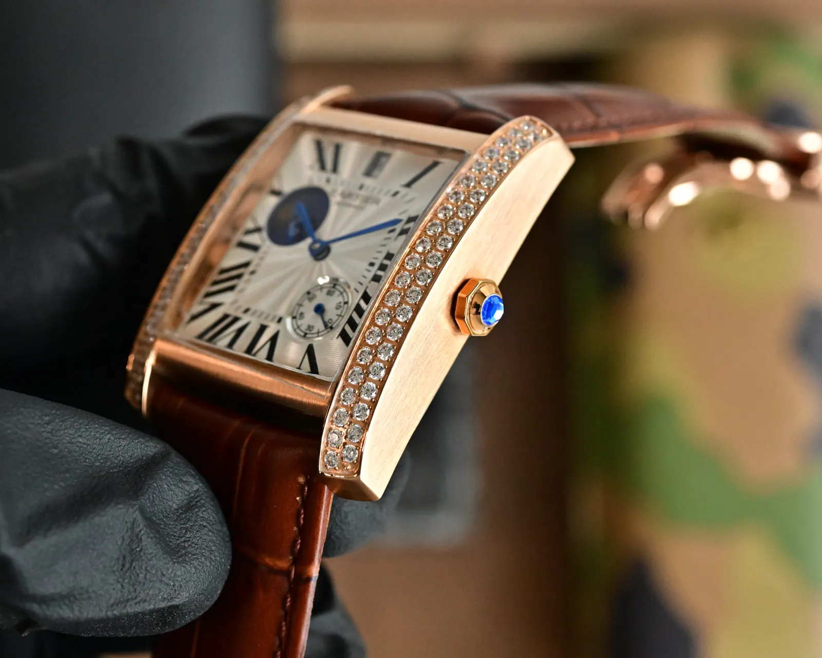 420 🎩卡地亚CARTIER 坦克系列 ⌚️34mm*12mmcal🃏自动上链机械机芯🔴️高强度蓝光玻璃🍴进口小牛皮原装按扣🎱任何人都可以打扮得光艳亮丽&spades;️但个人品味流露于穿着细节✒️